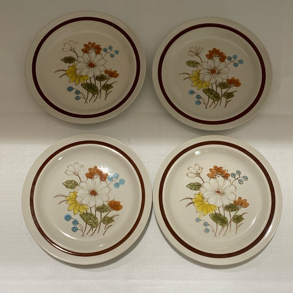 Four Seasons ‘Early Summer’ Pattern Dessert Plates (set of 4) - Picture 1 of 3